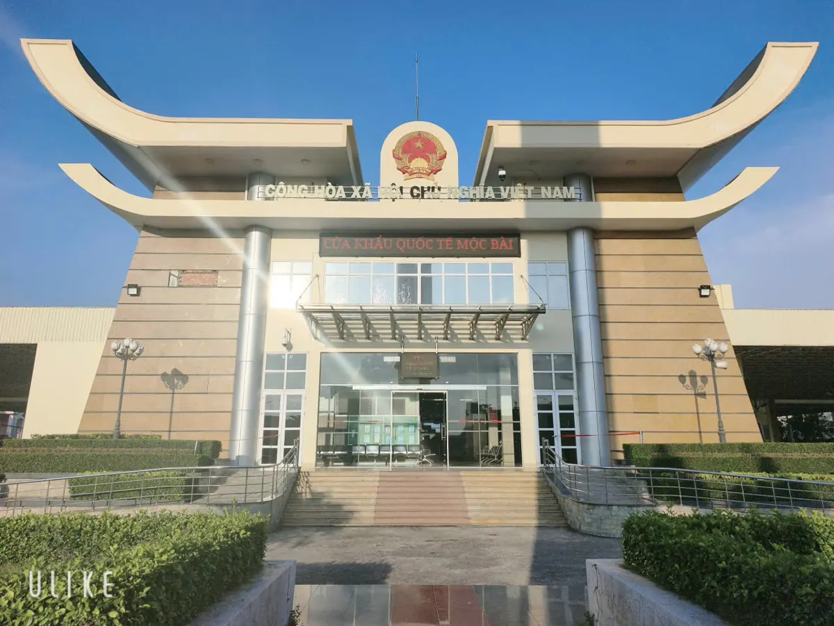 Moc Bai International Border Gate building from the front